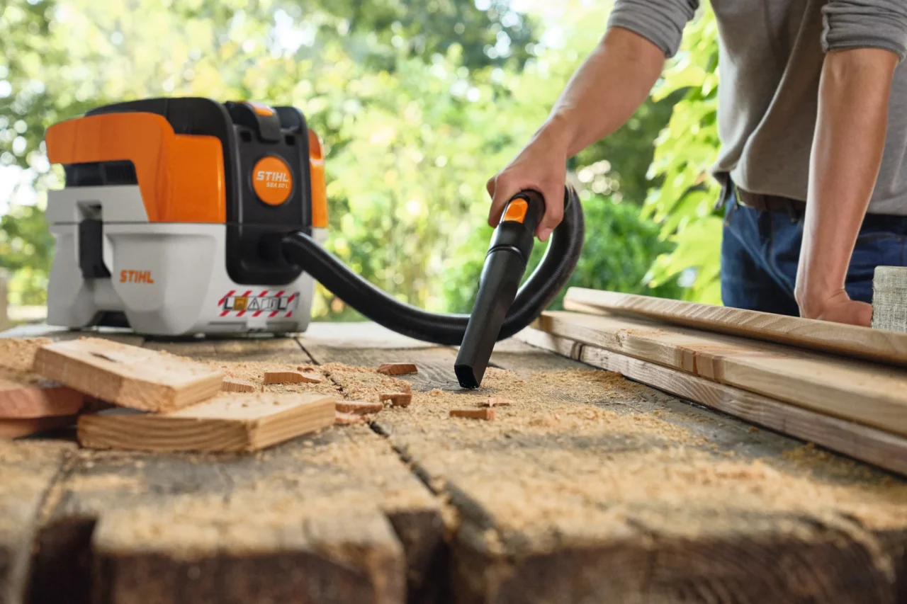 STIHL Aspirateur SEA 50 L sans batterie ni chargeur - en situation