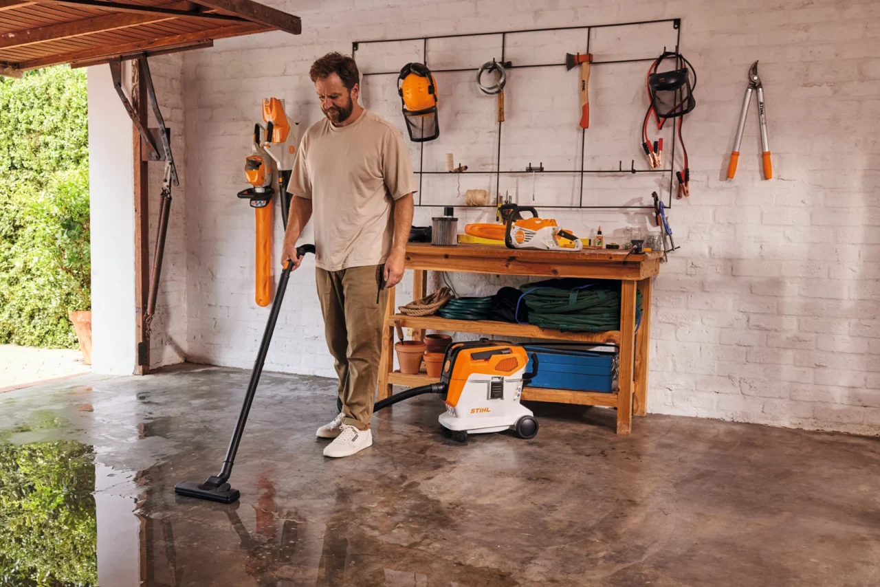 STIHL Aspirateur SEA 60 L sans batterie ni chargeur - en situation