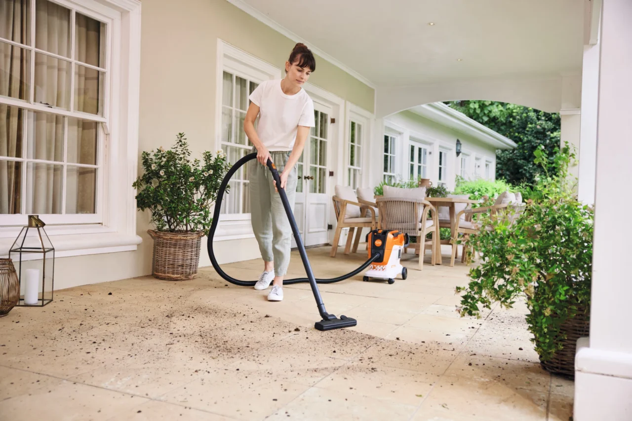 STIHL Aspirateur SEA 60 L sans batterie ni chargeur - en situation