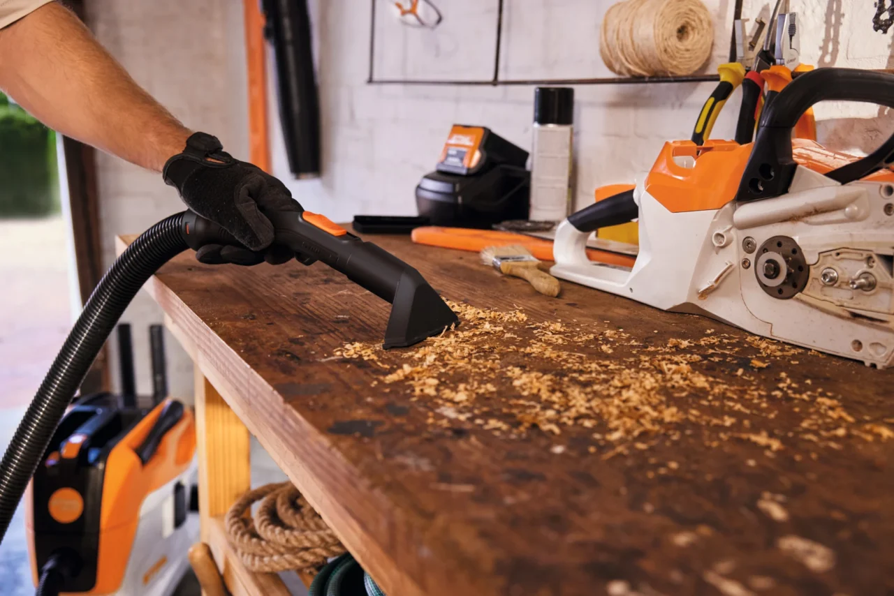 STIHL Aspirateur SEA 60 L sans batterie ni chargeur - en situation