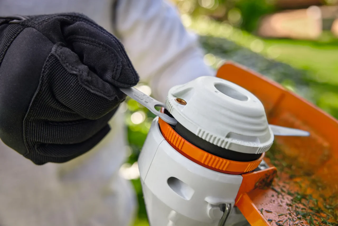 STIHL Coupe-bordure FSA 30 sans batterie ni chargeur - en situation