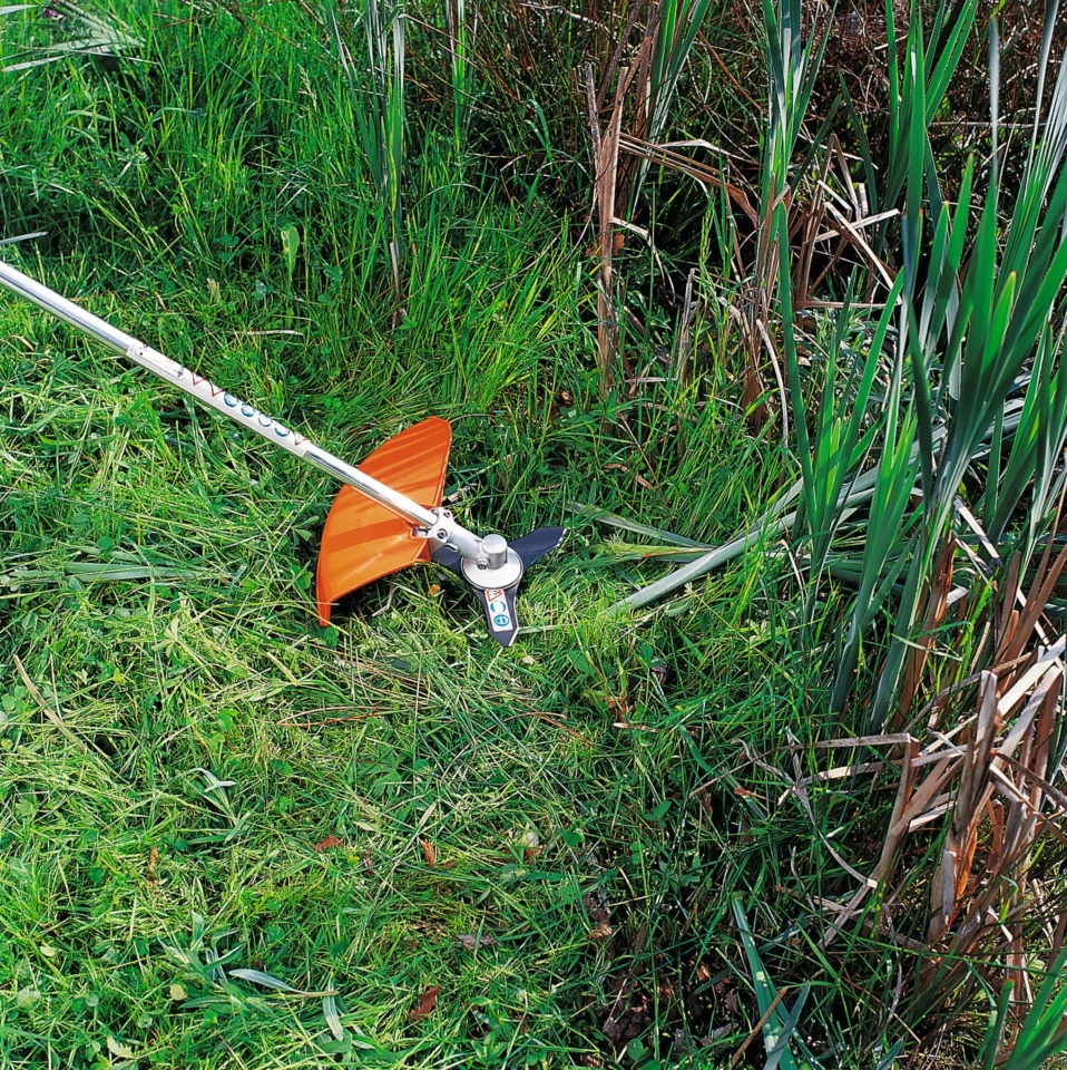 STIHL Couteau à taillis – Couteau taillis Ø 300 mm / Alésage 20,0 mm - en situation