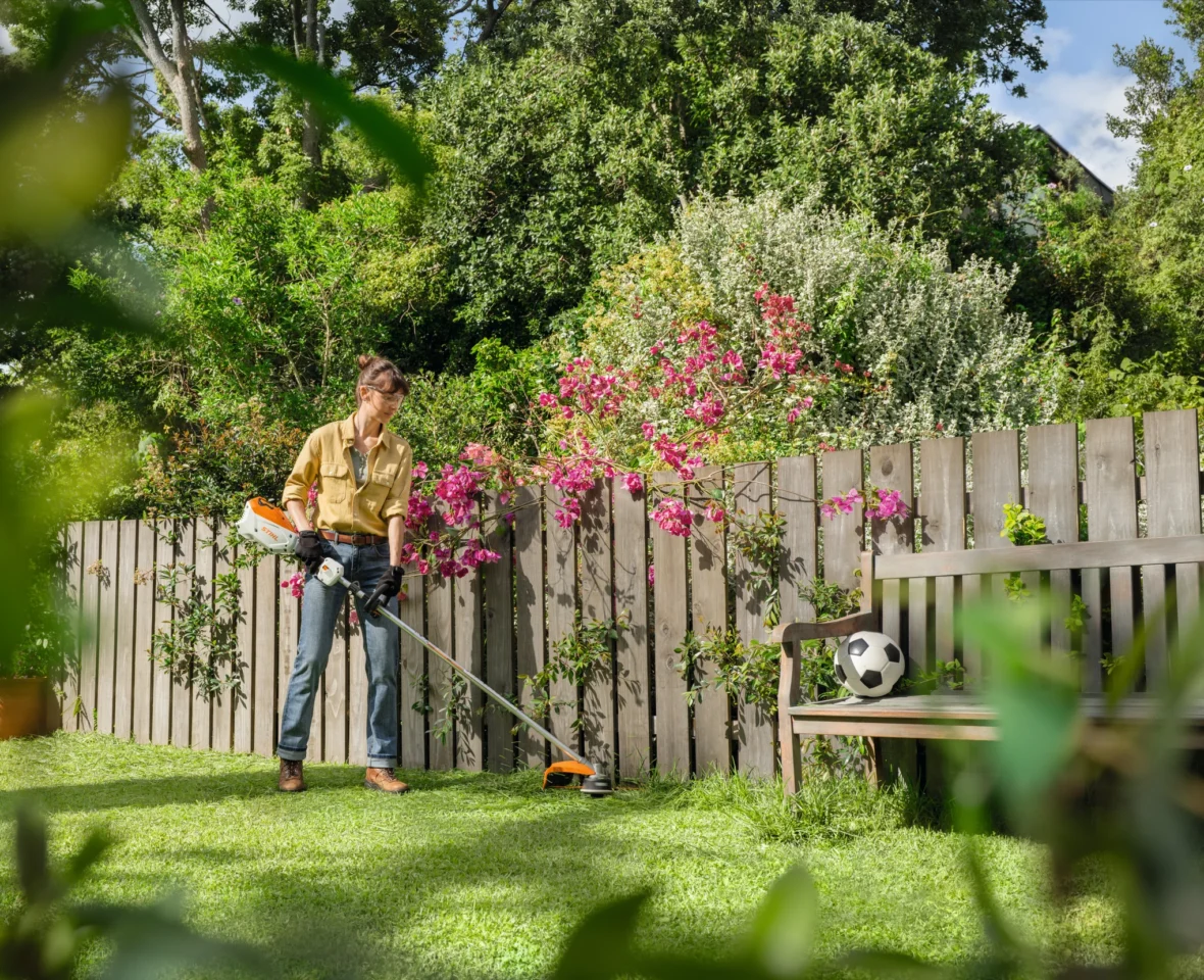 STIHL Débroussailleuse FSA 80 R sans batterie ni chargeur – R - en situation