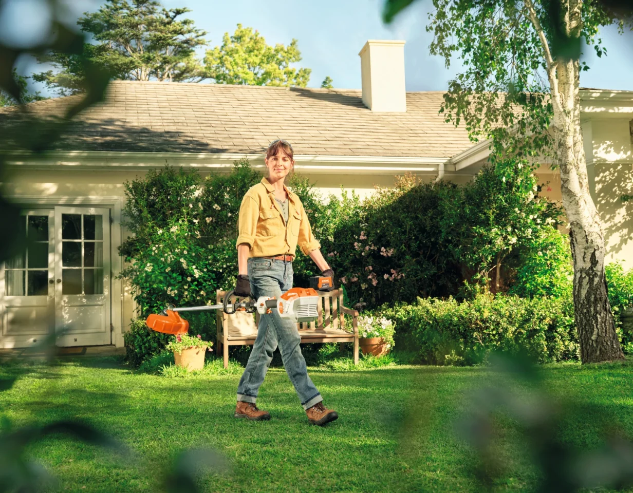 STIHL Débroussailleuse FSA 80 R sans batterie ni chargeur – R - en situation