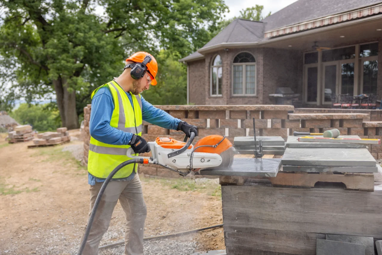 STIHL Découpeuses à disque TSA 300 sans batterie ni chargeur - en situation