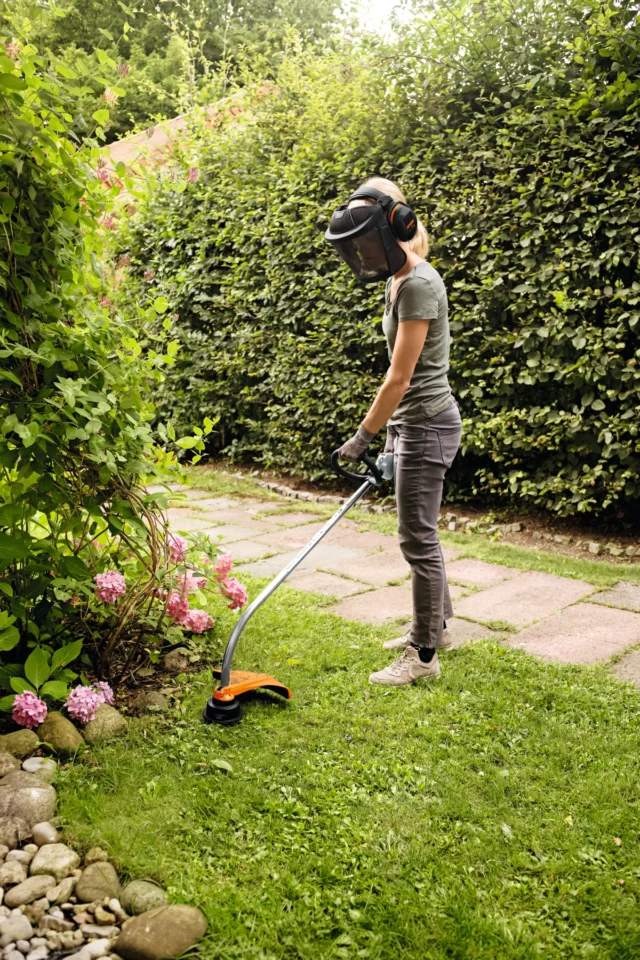 STIHL FS 38 Coupe-bordure thermique - en situation