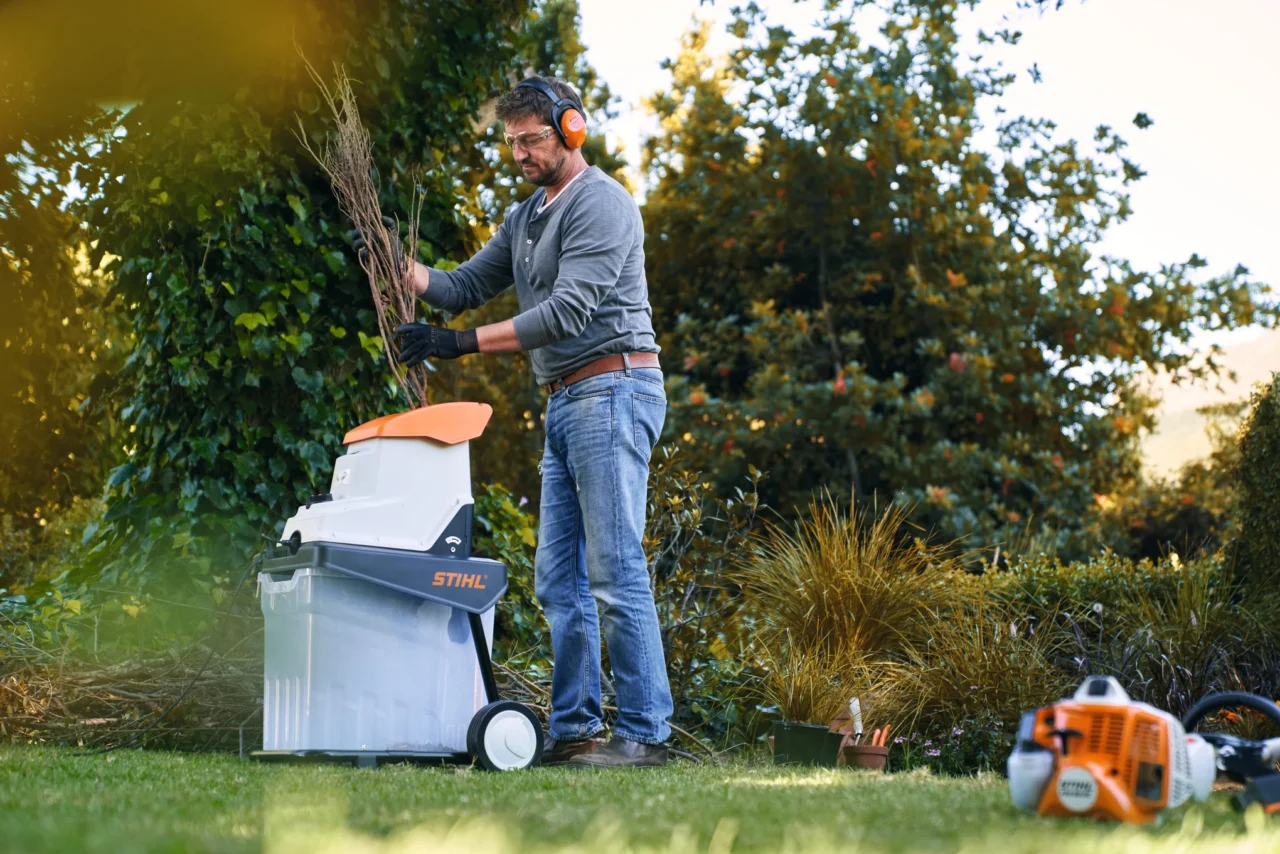 STIHL GHE 140 L Broyeur - en situation