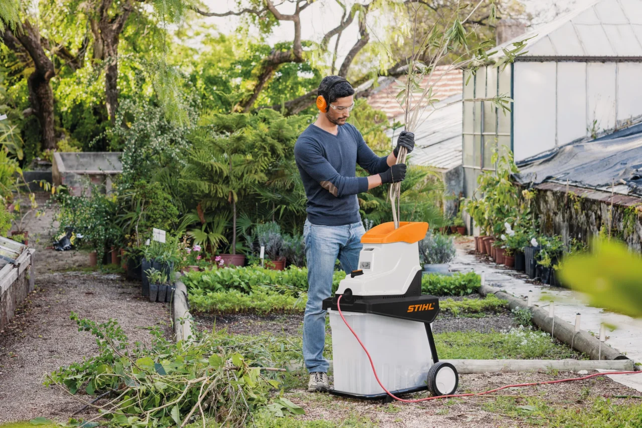 STIHL GHE 140 L Broyeur - en situation