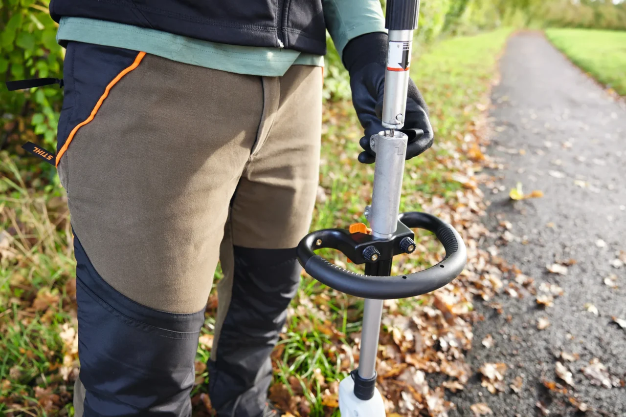STIHL Moteur CombiSystème KMA 120 R sans batterie ni chargeur - en situation
