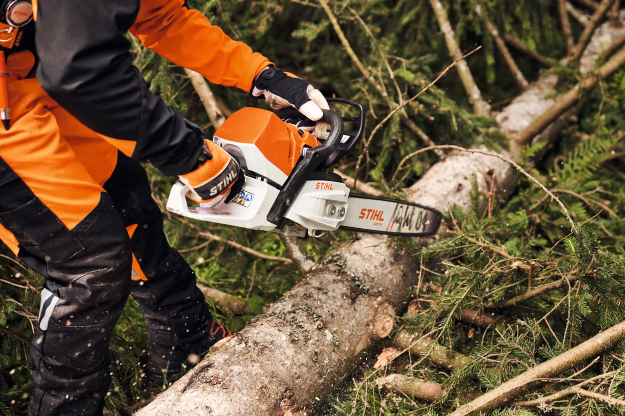 STIHL MS 400 C-M, Guide S 55cm – 3/8″ (36 RS) – Guide S 55cm – 3/8″ (36 RS) - en situation