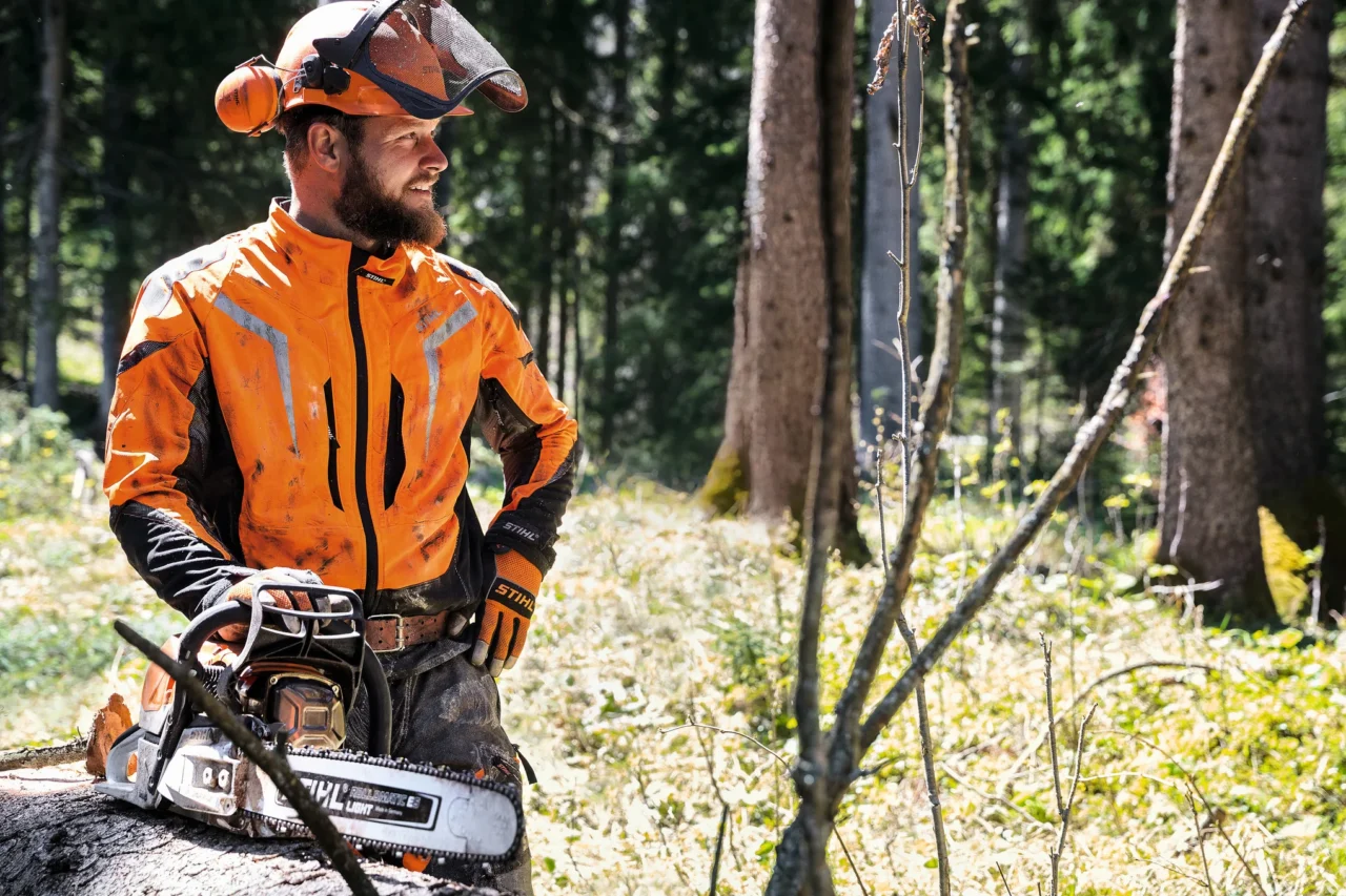 STIHL MS 462 C-M VW Tronçonneuse thermique - en situation