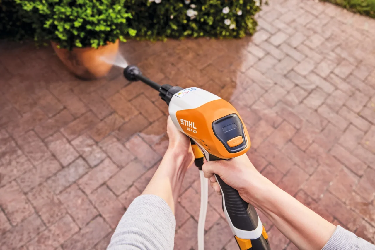STIHL Nettoyeur à pression RCA 20 sans batterie ni chargeur - en situation