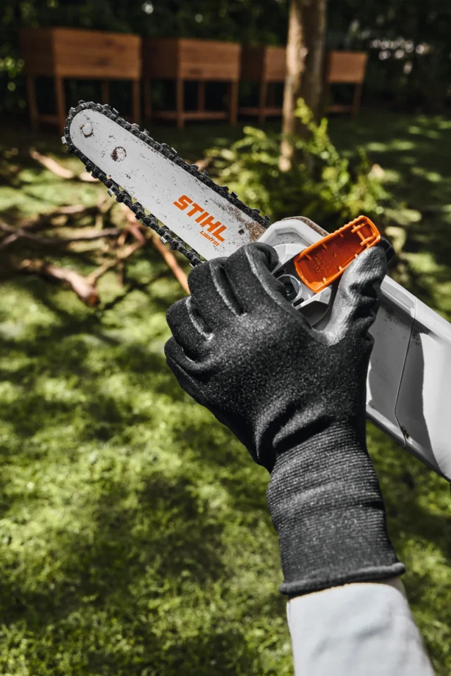 STIHL Pack HTA 30 / 2 Batteries AS 2 et 1 chargeur ALS 31 - en situation