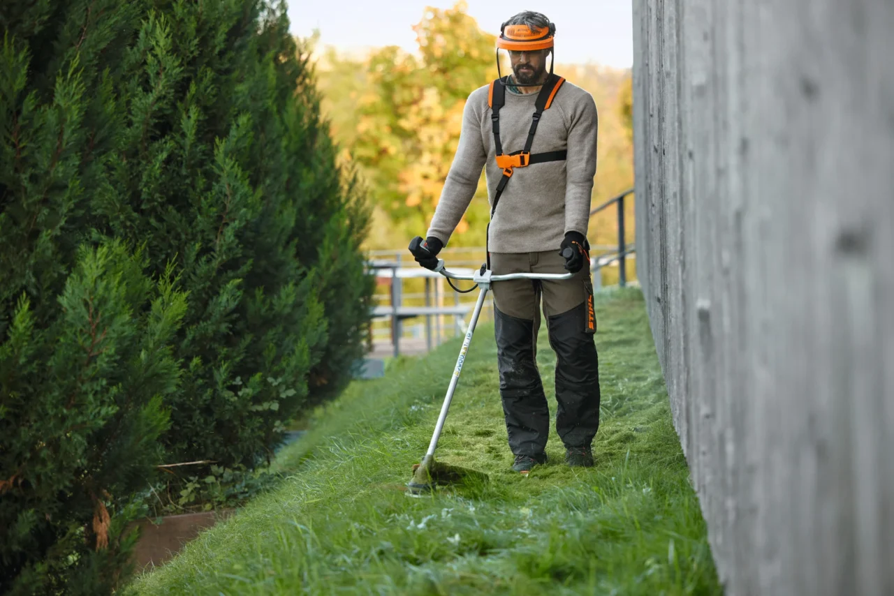 STIHL Pantalon FS 3PROTECT – XXXL - en situation