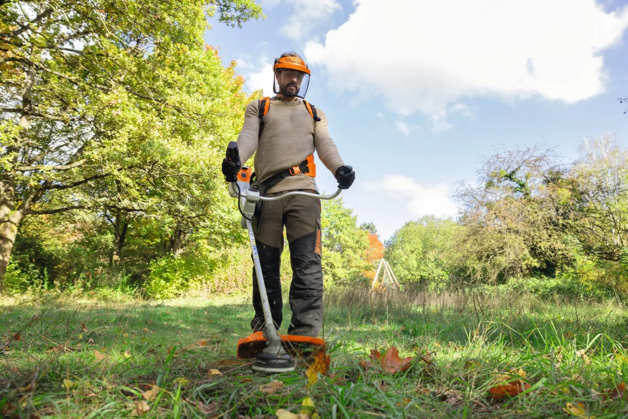 STIHL Pantalon FS 3PROTECT – XXXL - en situation