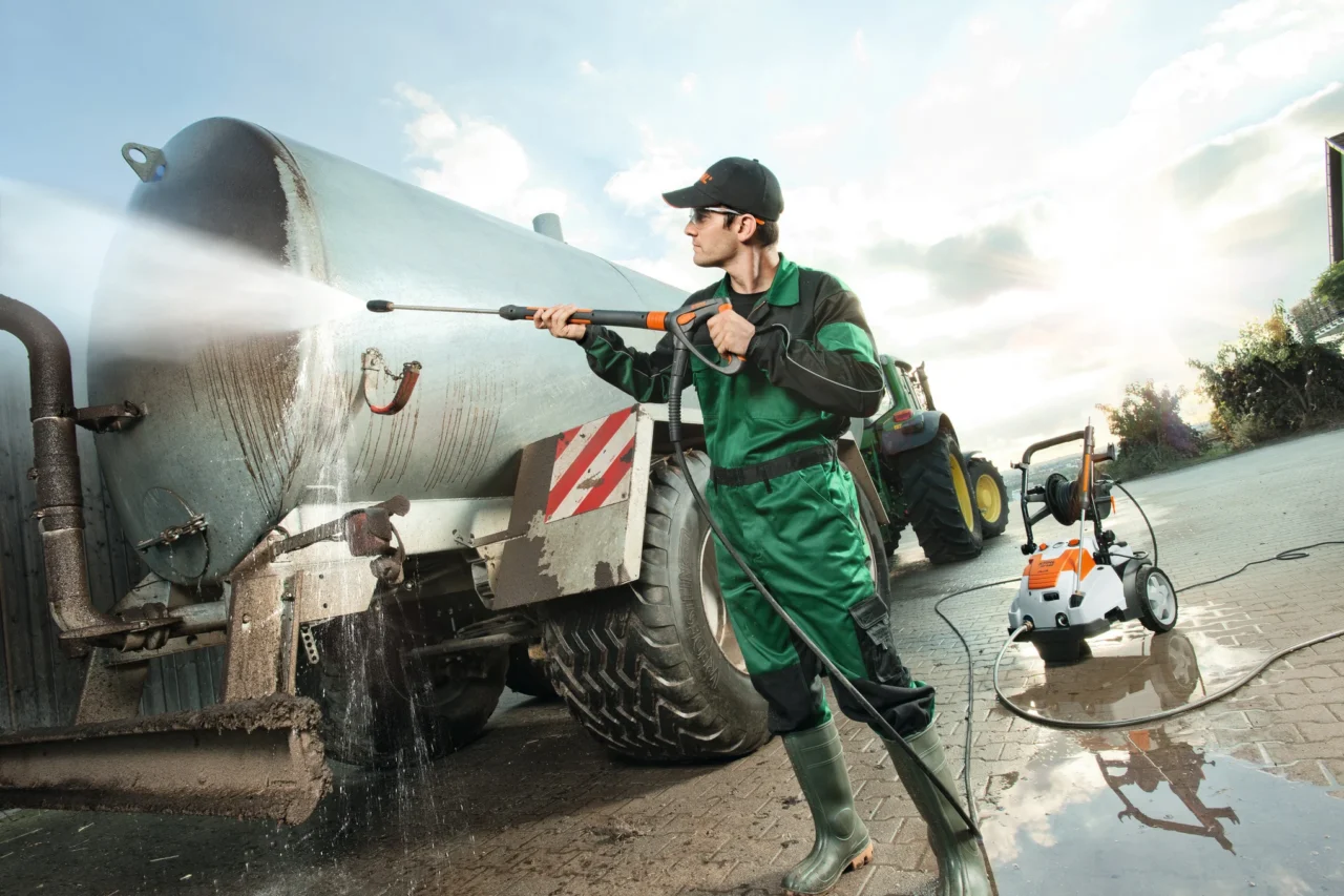 STIHL RE 362 PLUS Nettoyeur haute pression électrique – PLUS - en situation