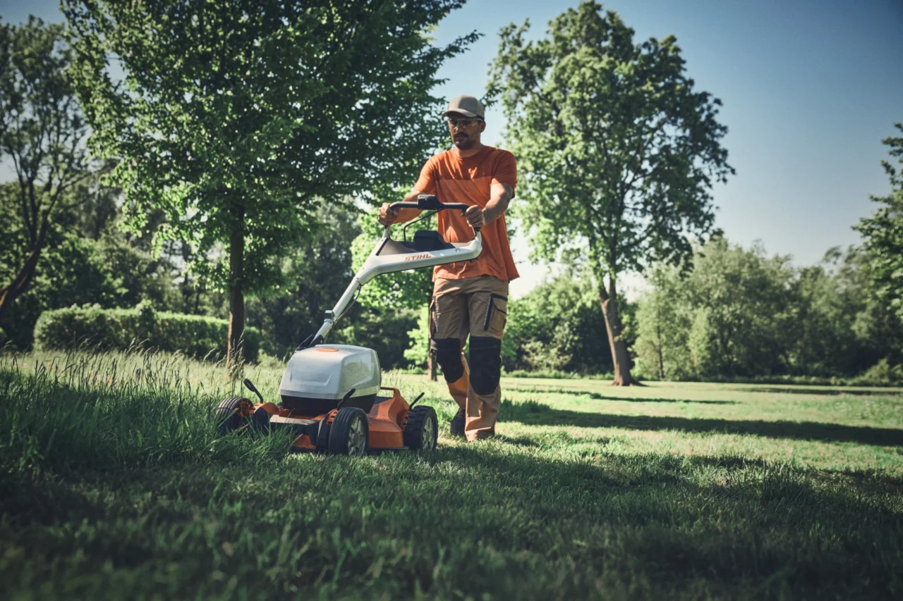 STIHL RMA 7 RV sans batterie ni chargeur - en situation