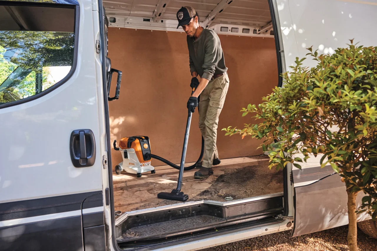 STIHL SEA 100 L sans batterie ni chargeur - en situation