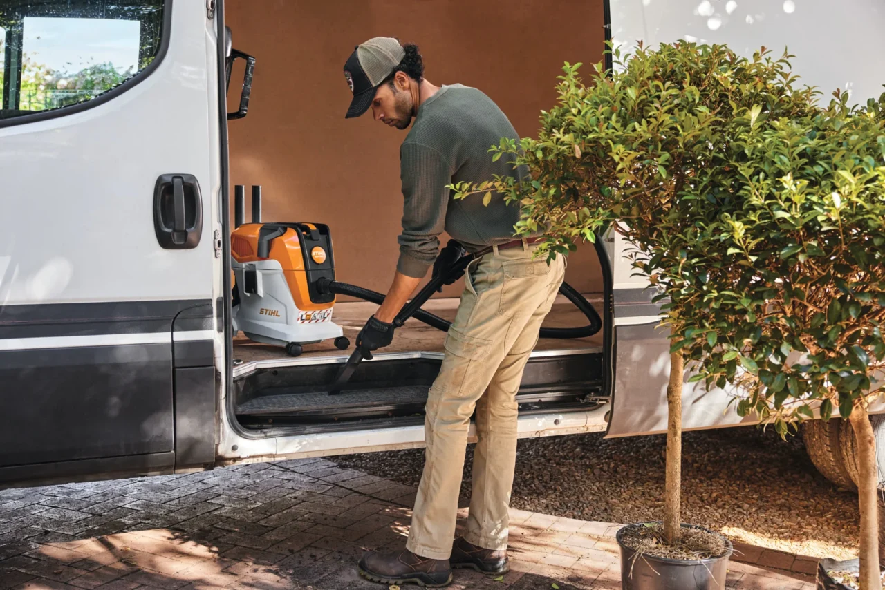 STIHL SEA 100 L sans batterie ni chargeur - en situation