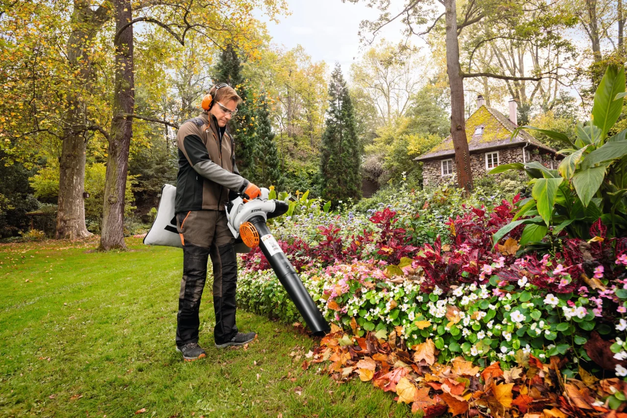STIHL SH 86 C-E Aspiro-broyeur thermique - en situation