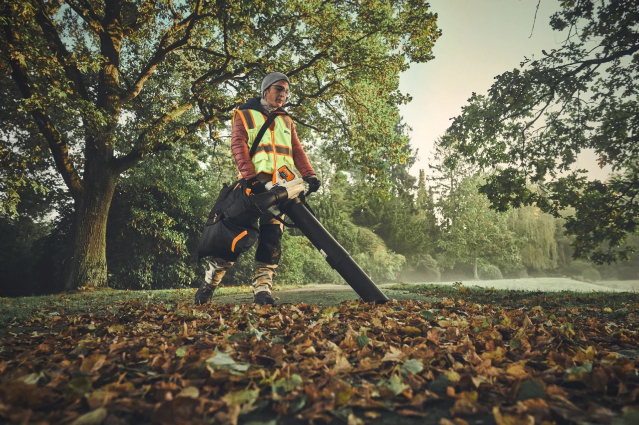 STIHL SHA 140 sans batterie ni chargeur - en situation