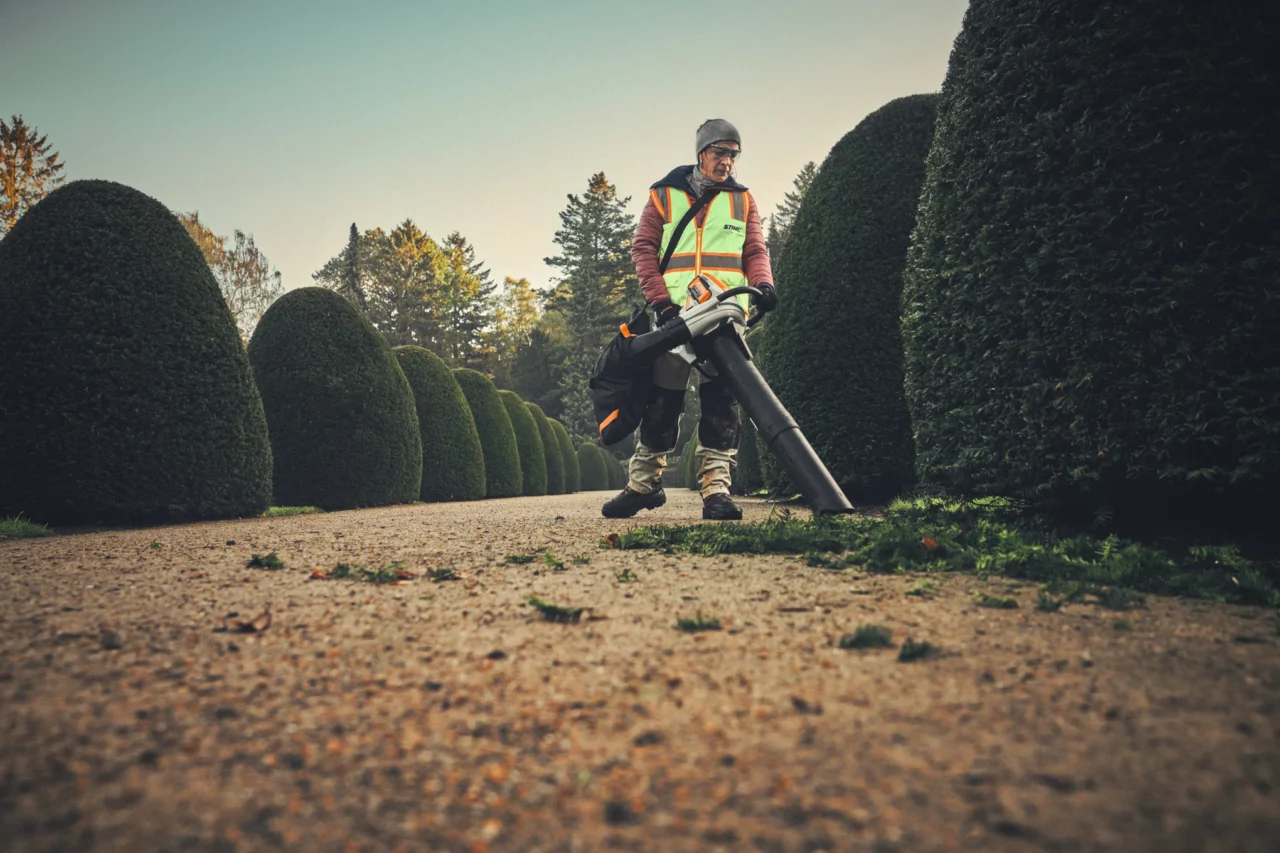 STIHL SHA 140 sans batterie ni chargeur - en situation