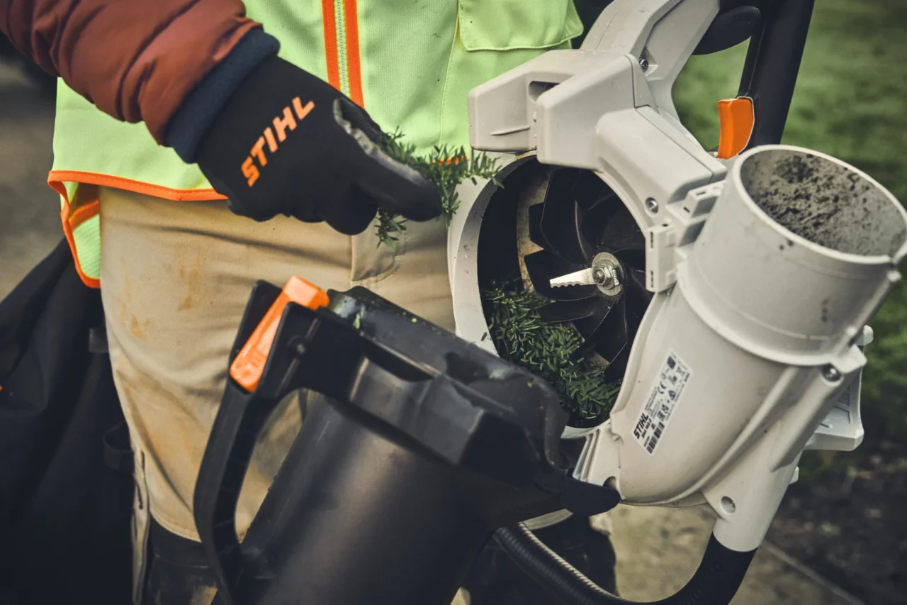 STIHL SHA 140 sans batterie ni chargeur - en situation