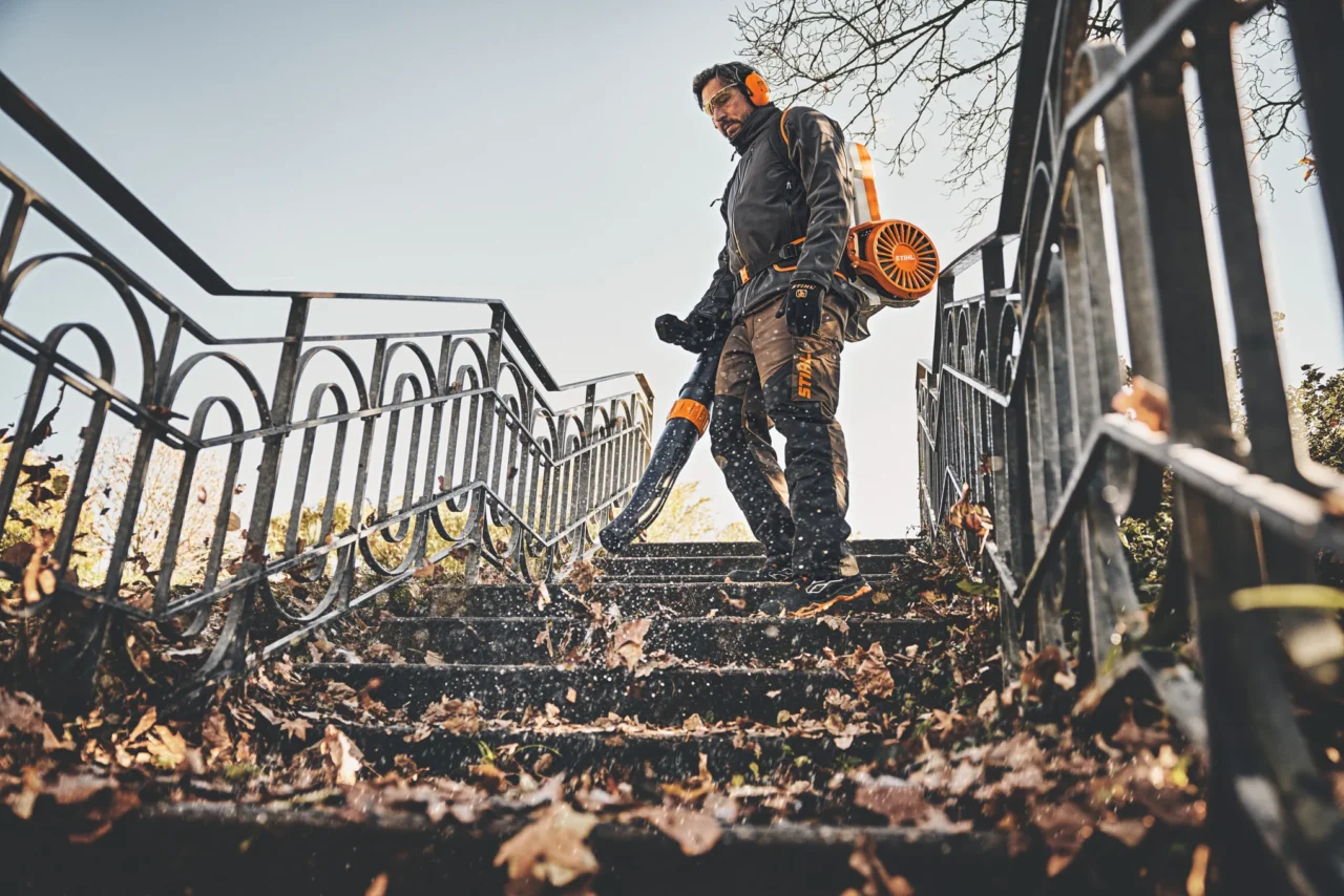 STIHL Souffleur à batterie BGA 300.1 sans batterie ni chargeur - en situation