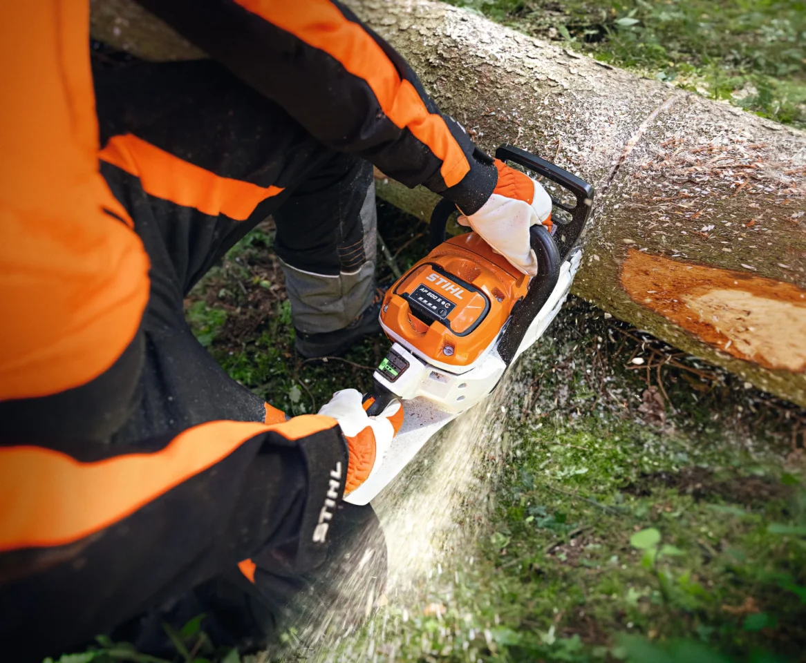STIHL Tronçonneuse MSA 300 C-O sans batterie ni chargeur - en situation