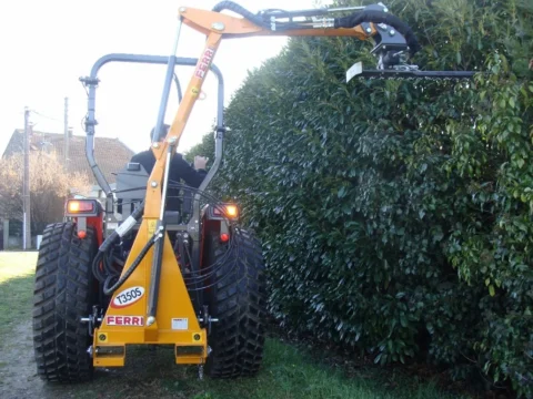 Tailleuse de Haies Compacte FERRI FRANCE Gamme T350S / T350SI